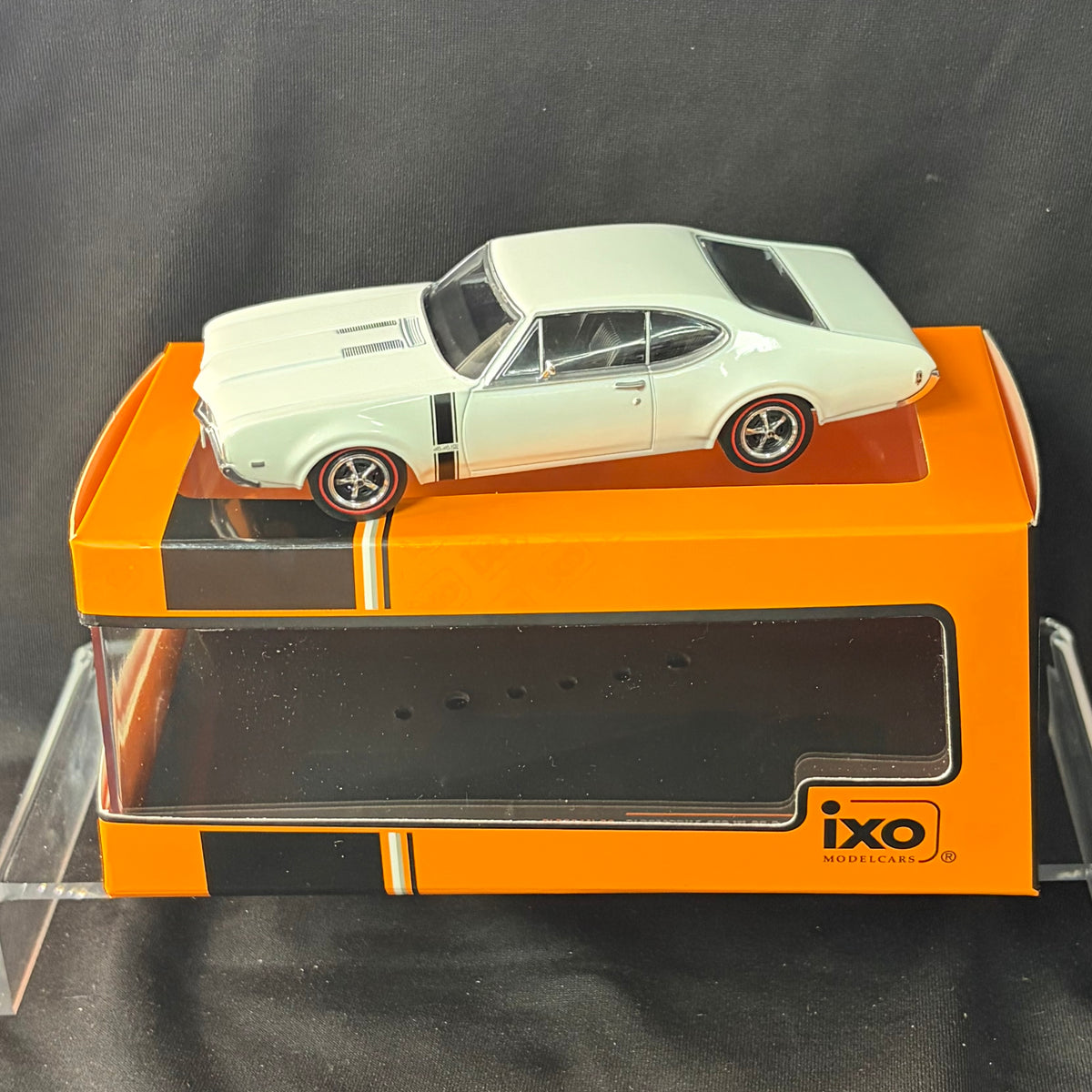 IXO 1970 Oldsmobile 442 W-30 White 1:43 Scale Diecast Model Car
