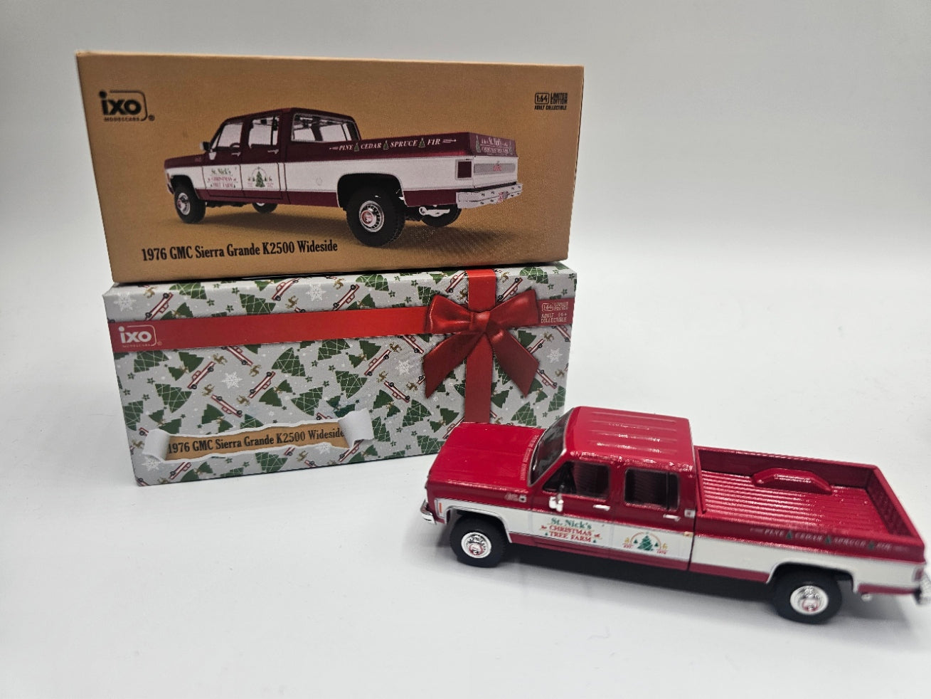 IXO Model 1:64 1976 GMC Sierra Grande 2500 – Christmas Exclusive Edition – Limited Edition