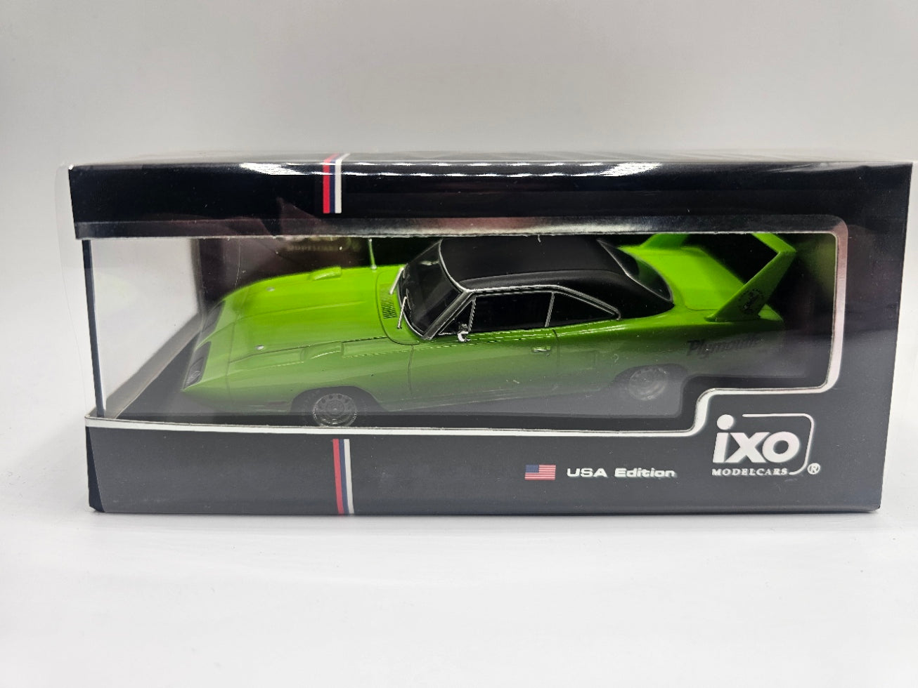 1970 PLYMOUTH ROAD RUNNER SUPERBIRD GREEN 1:43 SCALE BY IXO AMERICA U43RDC008