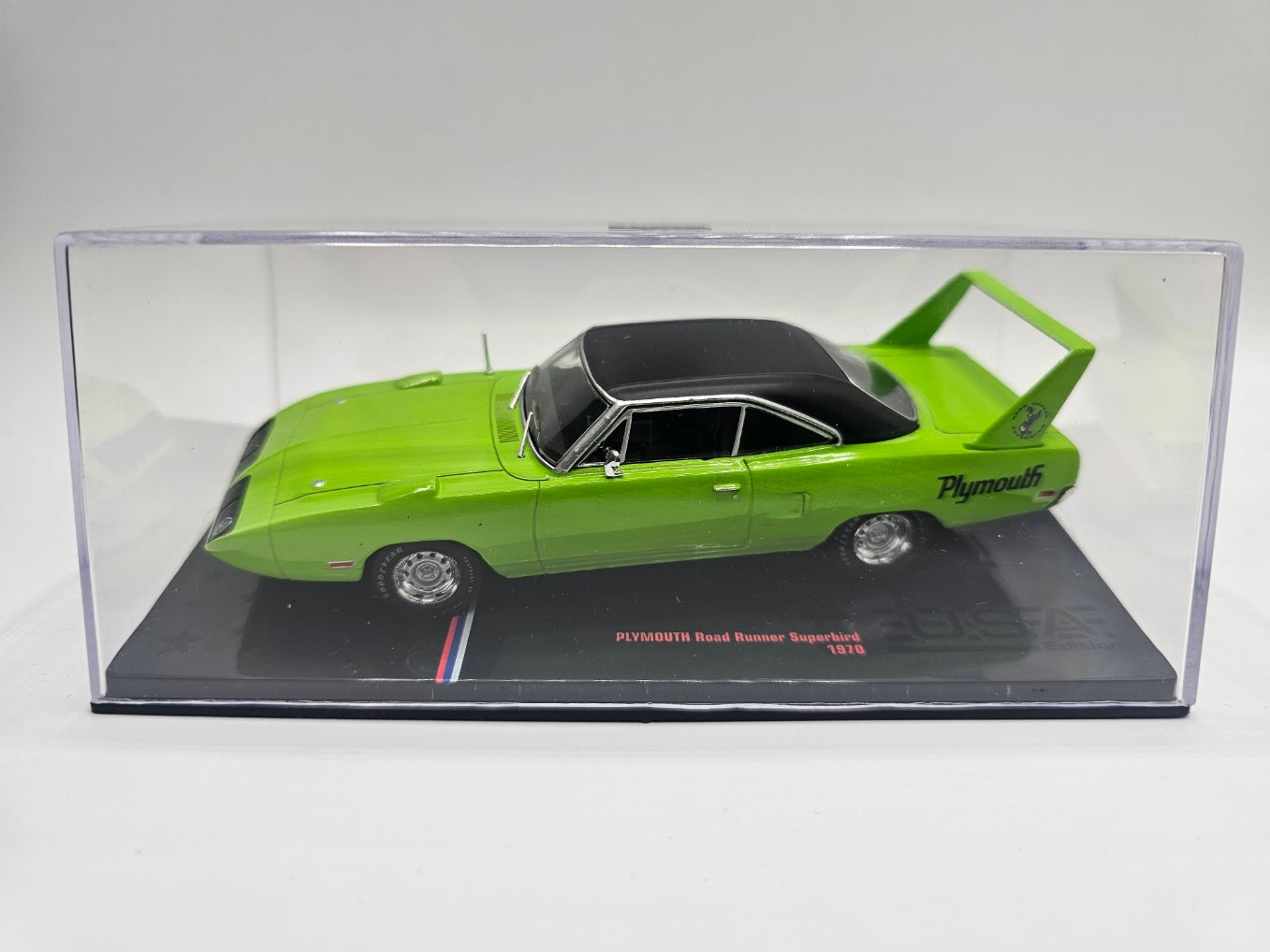 1970 PLYMOUTH ROAD RUNNER SUPERBIRD GREEN 1:43 SCALE BY IXO