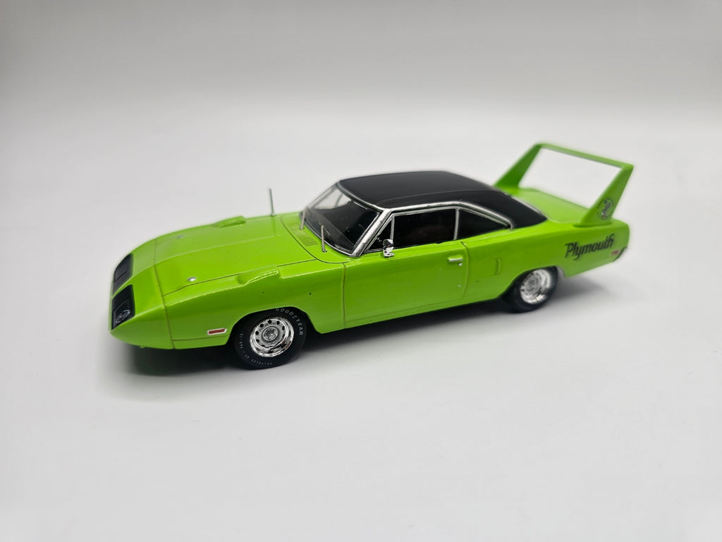 1970 PLYMOUTH ROAD RUNNER SUPERBIRD GREEN 1:43 SCALE BY IXO AMERICA U43RDC008