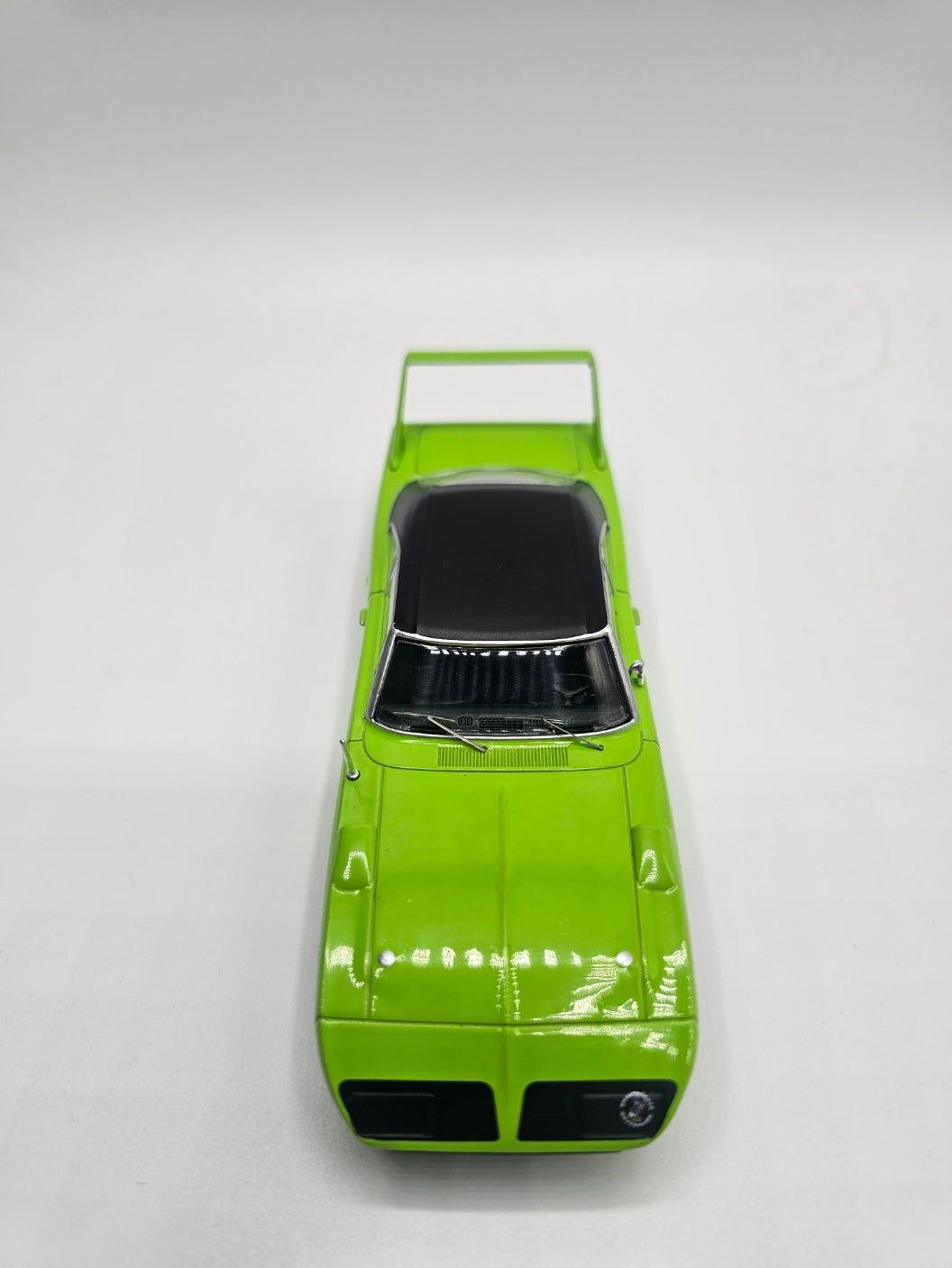 1970 PLYMOUTH ROAD RUNNER SUPERBIRD GREEN 1:43 SCALE BY IXO