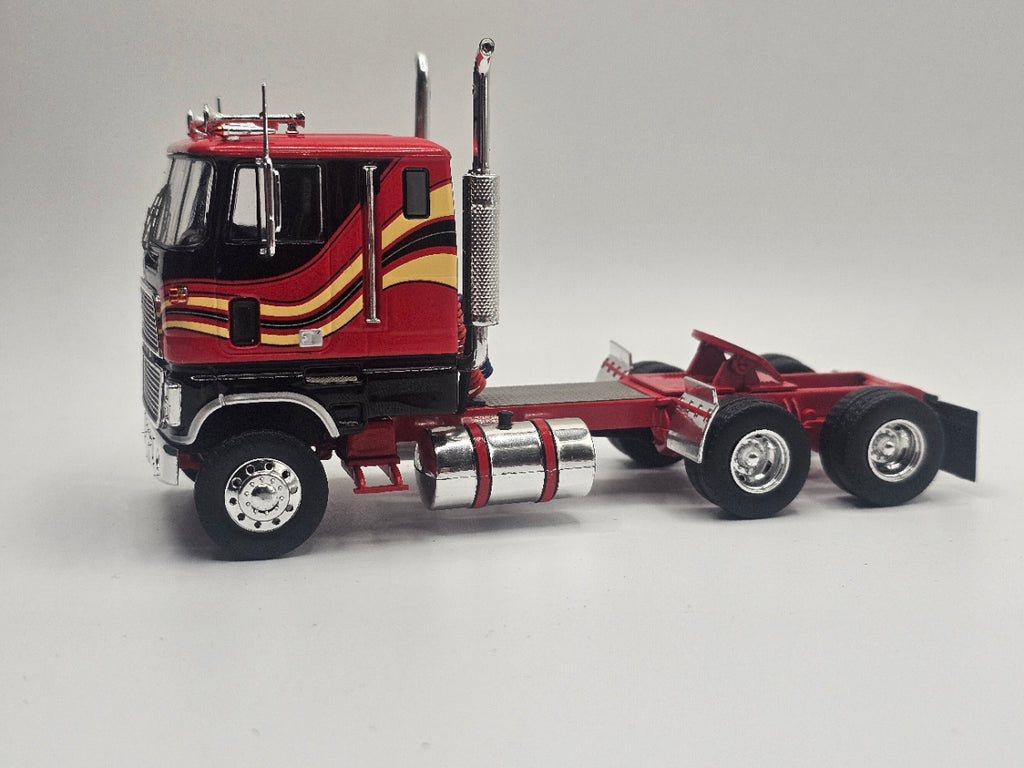 IXO 1:43 Scale 1976 Ford CL 9000 - Red and Black