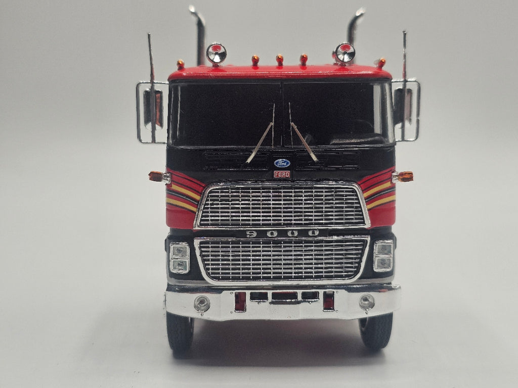 IXO 1:43 Scale 1976 Ford CL 9000 - Red and Black