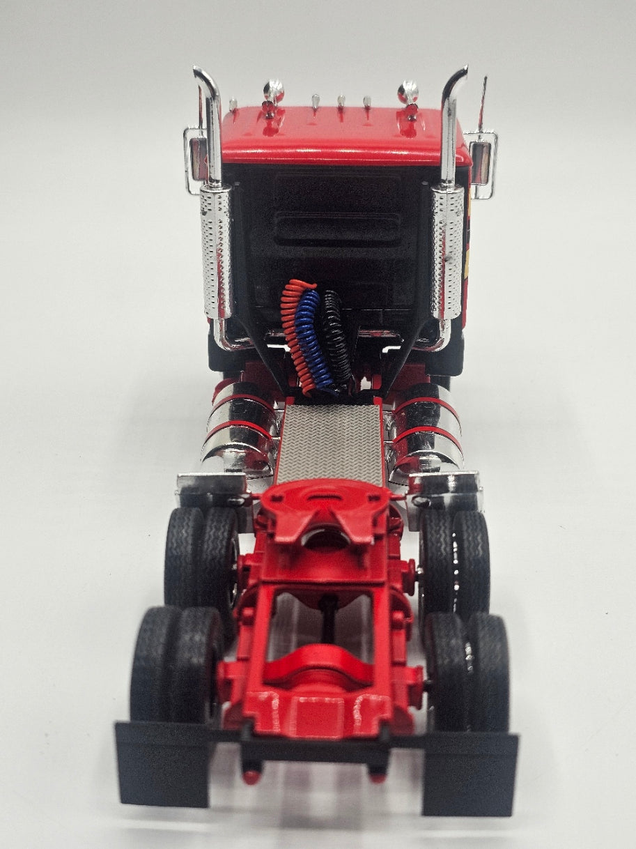 IXO 1:43 Scale 1976 Ford CL 9000 - Red and Black