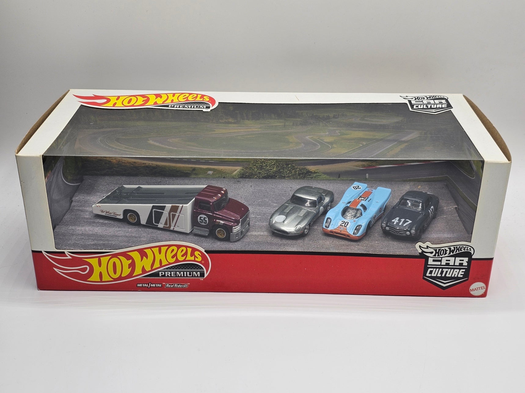 Hot Wheels Car Culture Jaguar Porsche Mercedes 4 Car Diorama Set - Gulf