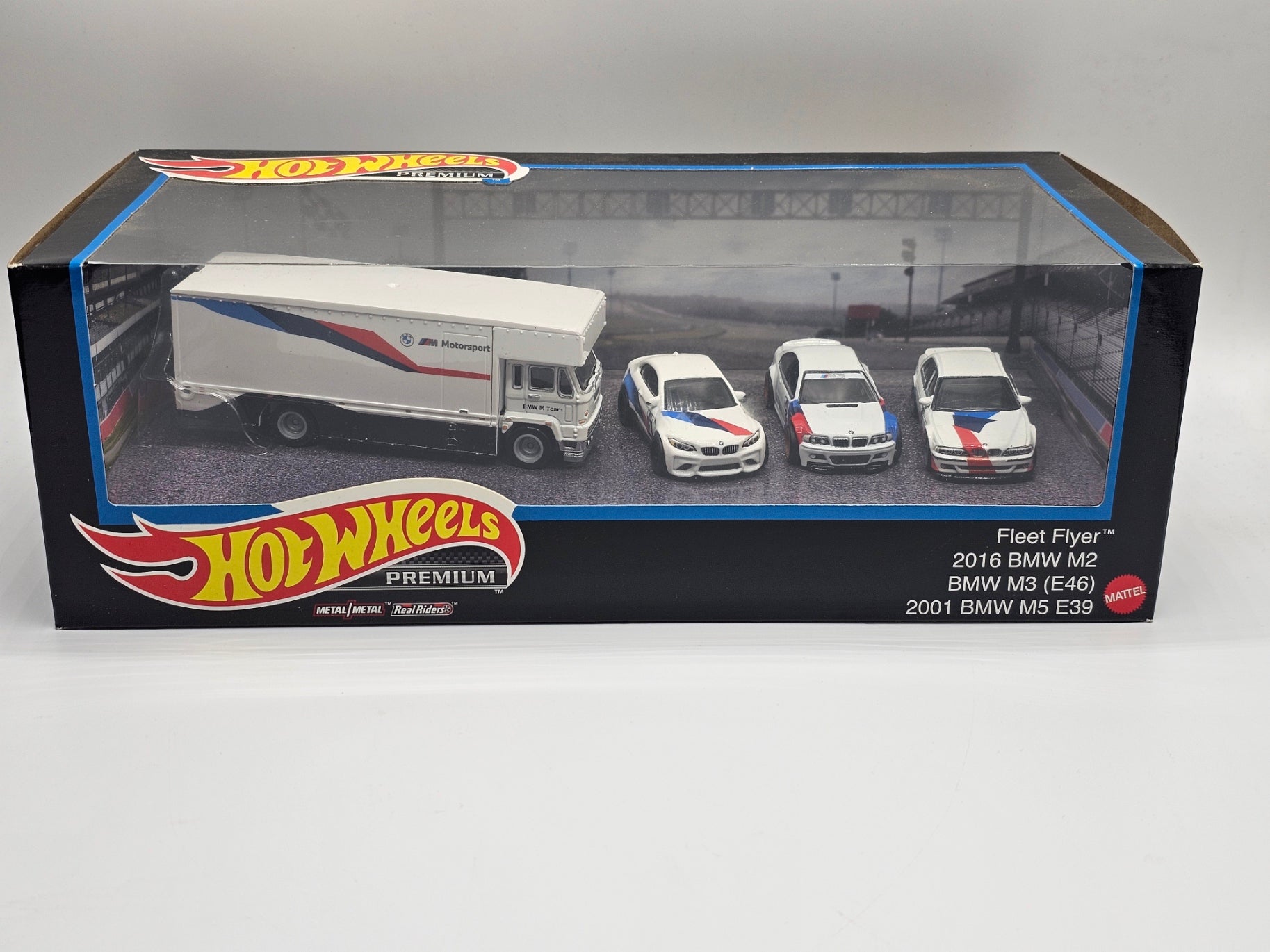 Hot Wheels Premium BMW Fleet Flyer Box Set 4-pack Diorama