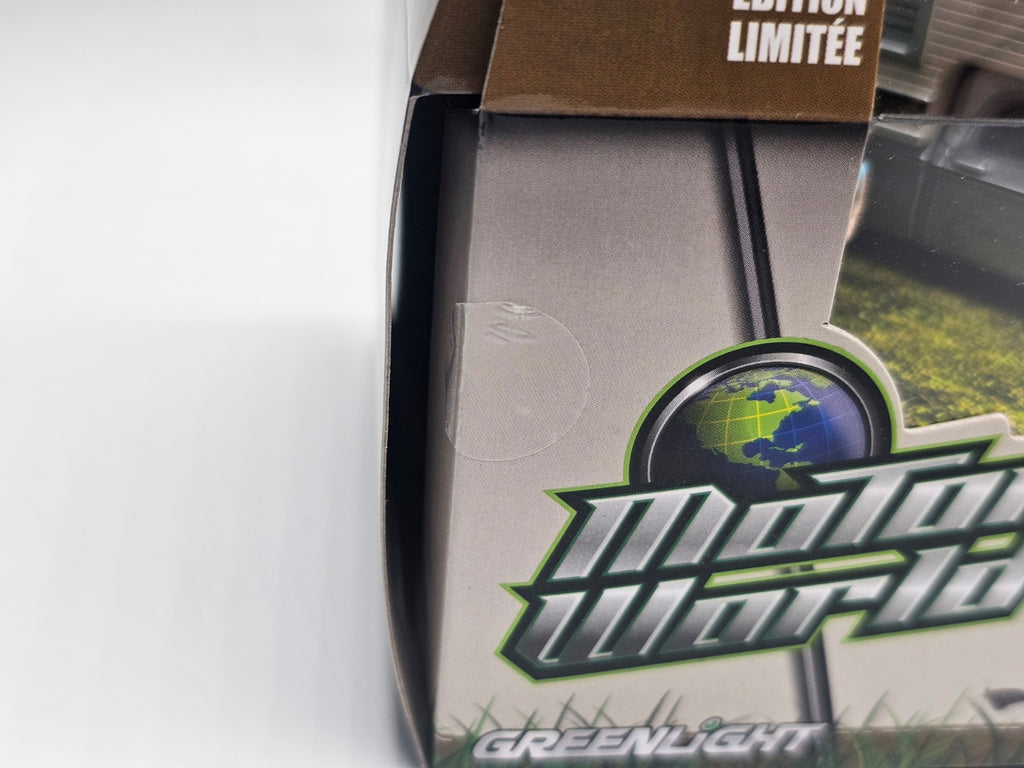 Greenlight Diorama Campsite Cruiser Raw Green Machine Chase
