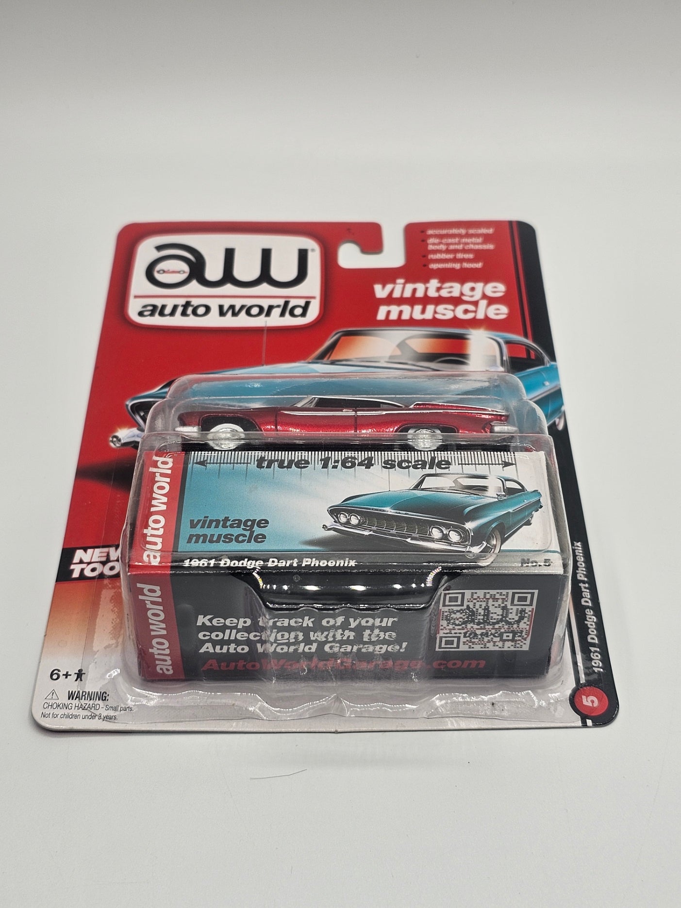 Auto World Vintage Muscle 1961 Dodge Dart Phoenix Ruby Red Chase