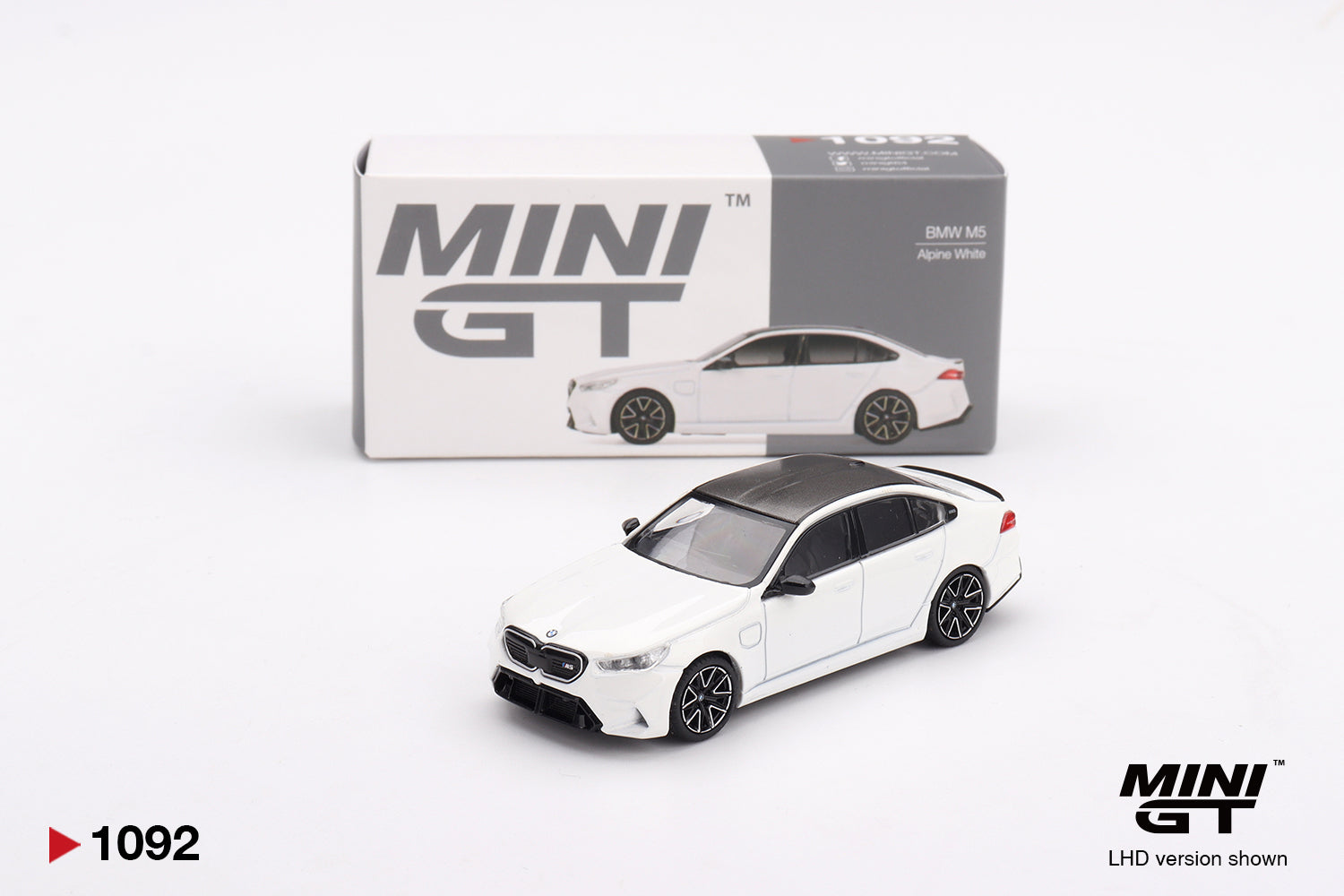 Mini GT #1092 BMW M5 Alpine White