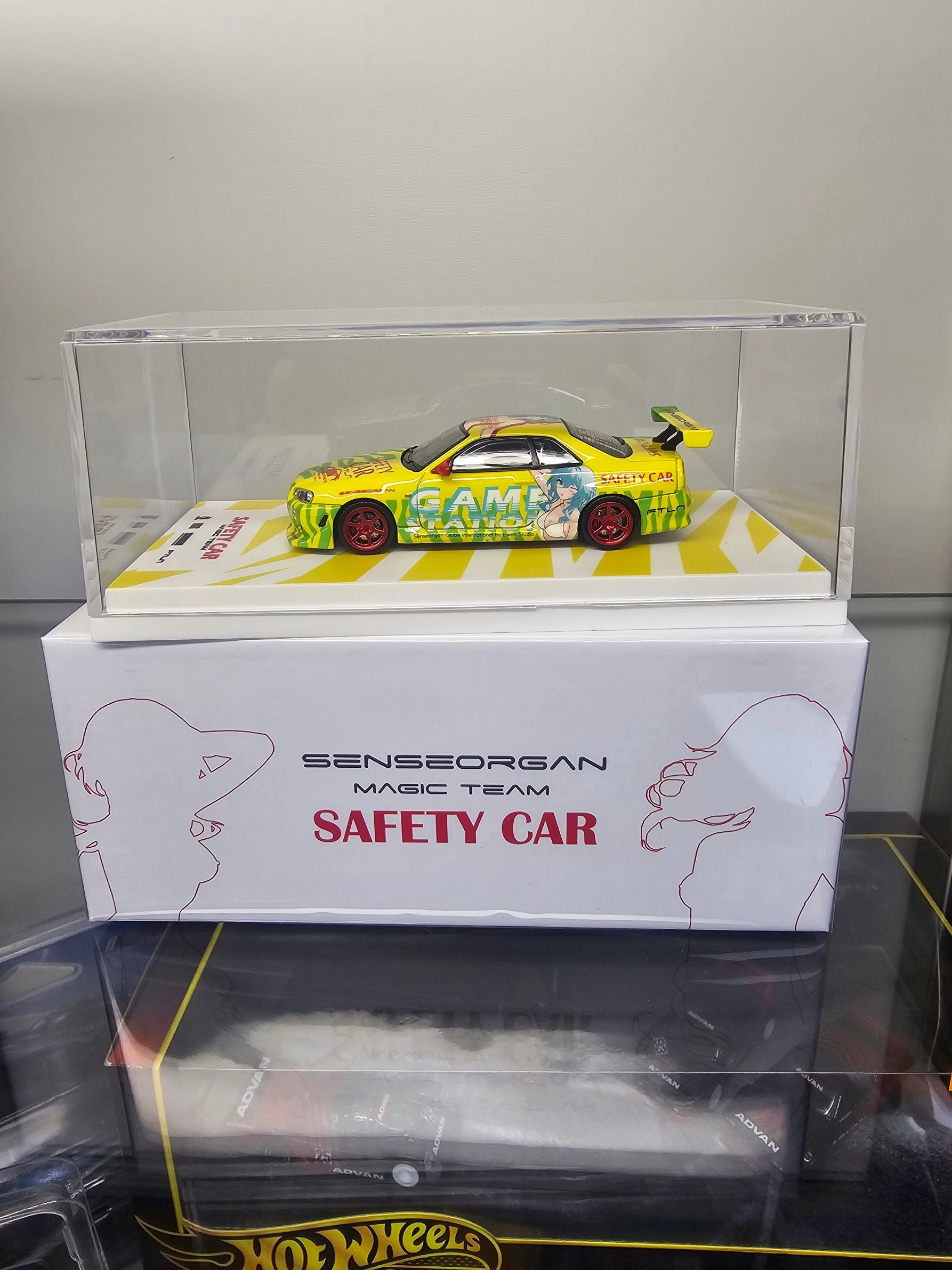 Modern Art Senseorgan 1:64 GTR R-34 Game Station Safety Car – A Salute to Youth