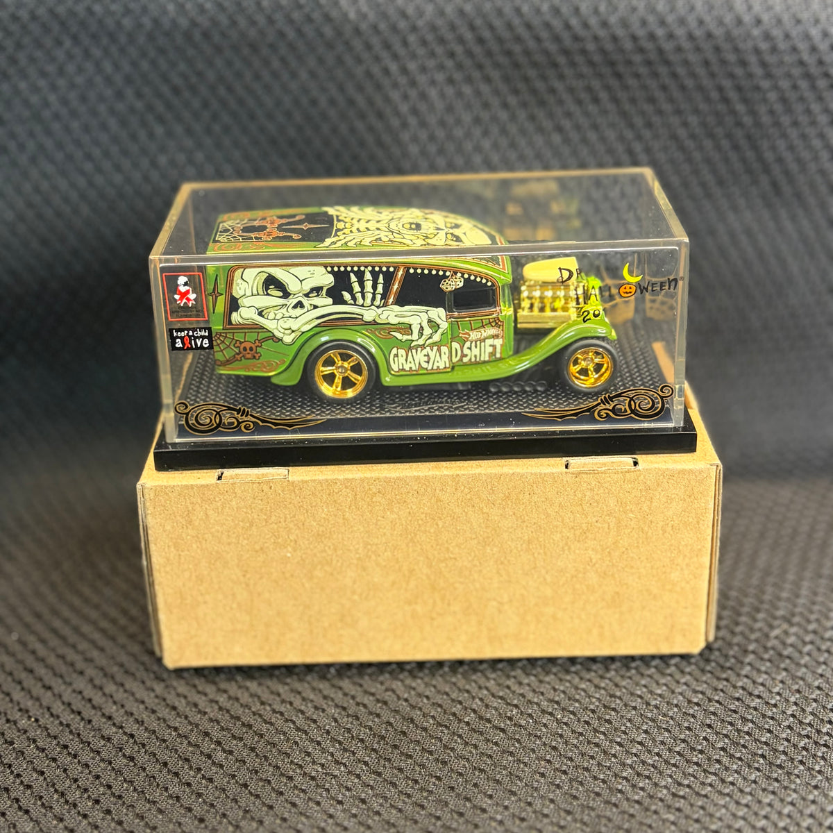 Hot Wheels 2011 Dream Halloween Graveyard Shift Blown Delivery
