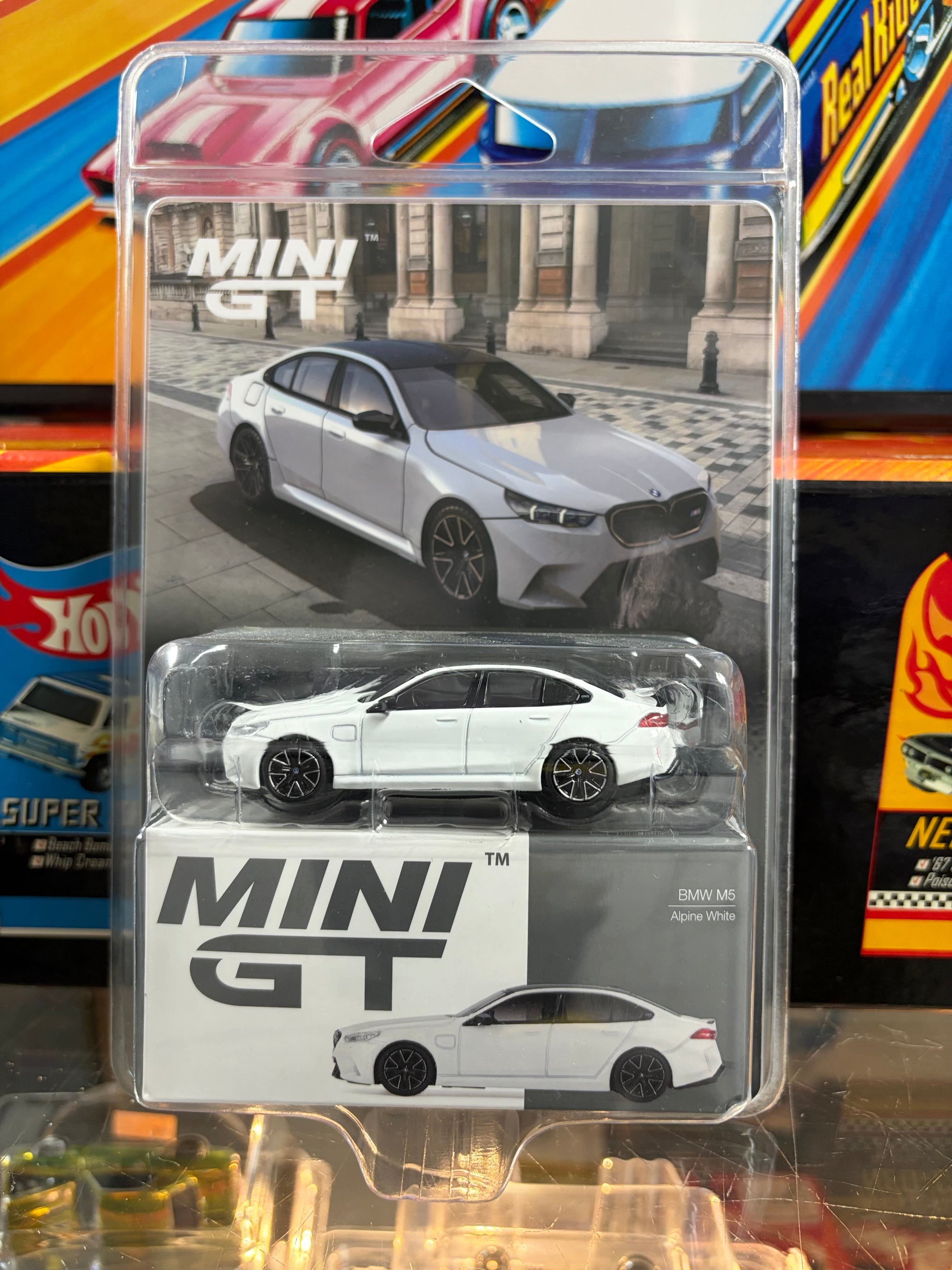 Mini GT #1092 BMW M5 Alpine White