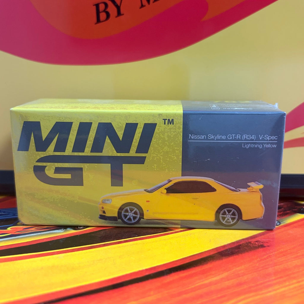 Mini GT #762 Nissan Skyline GT-R (R34) V-Spec (RHD)