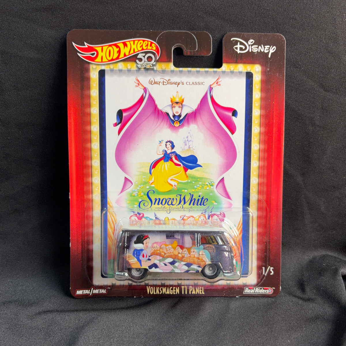 Hot Wheels 50th Disney Classics Volkswagen T1 Panel "Snow White" #1/5 DLB45
