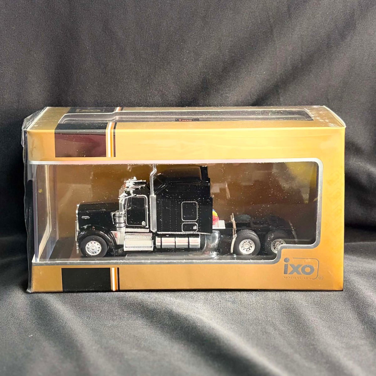 IXO 1990 Kenworth W900 - Black