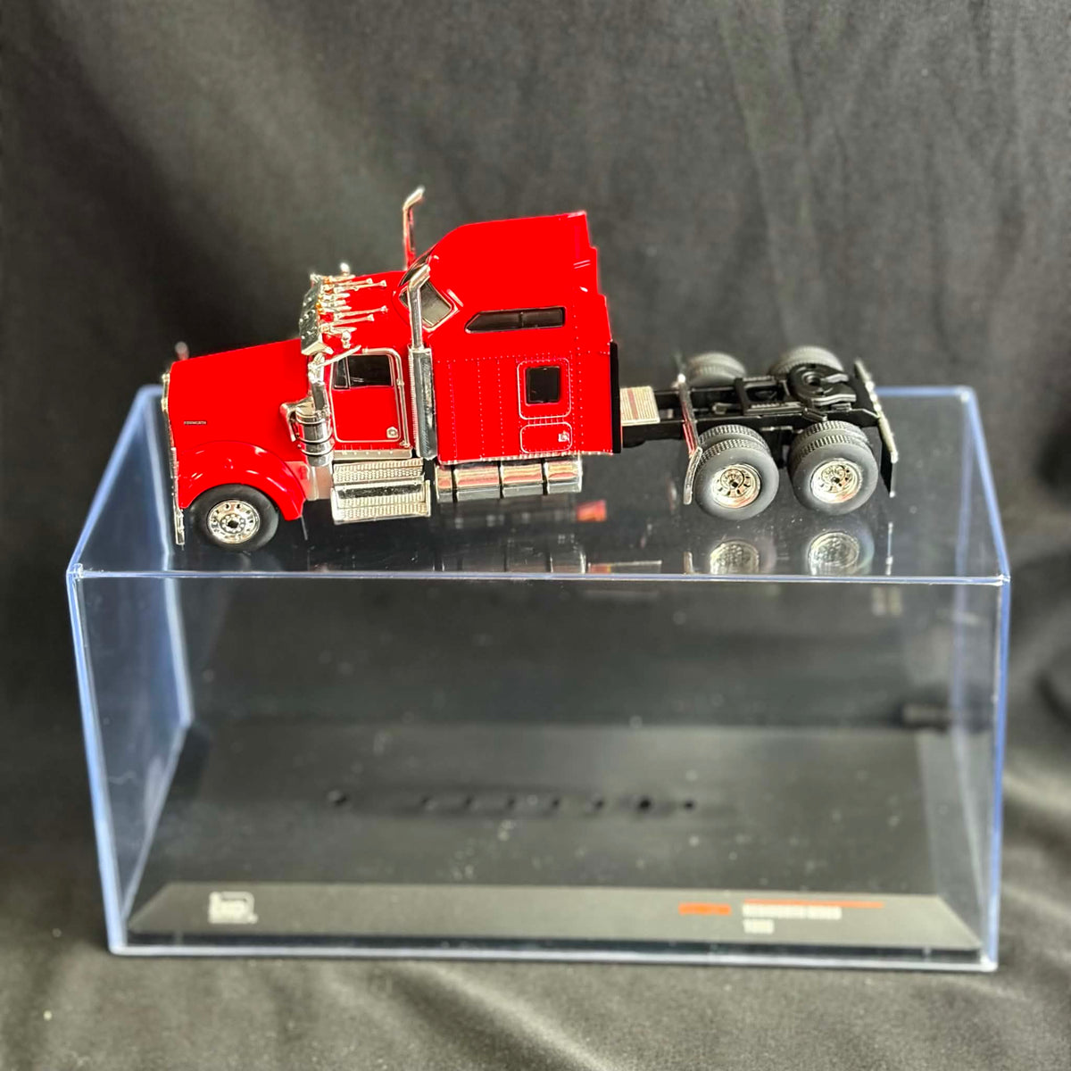 IXO 1990 Kenworth W900 - Red