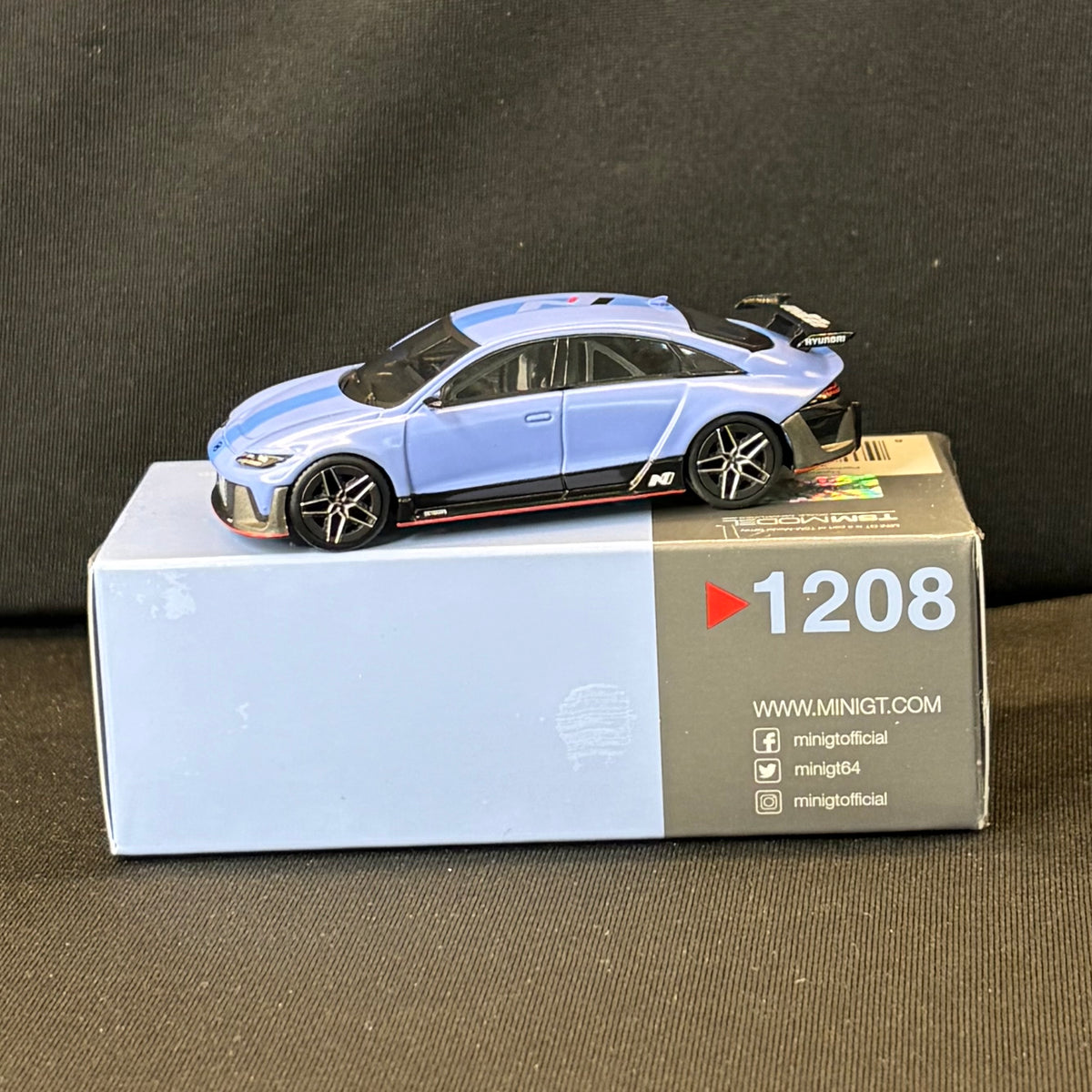 Mini GT #1208 Hyundai RN22e (VP1)