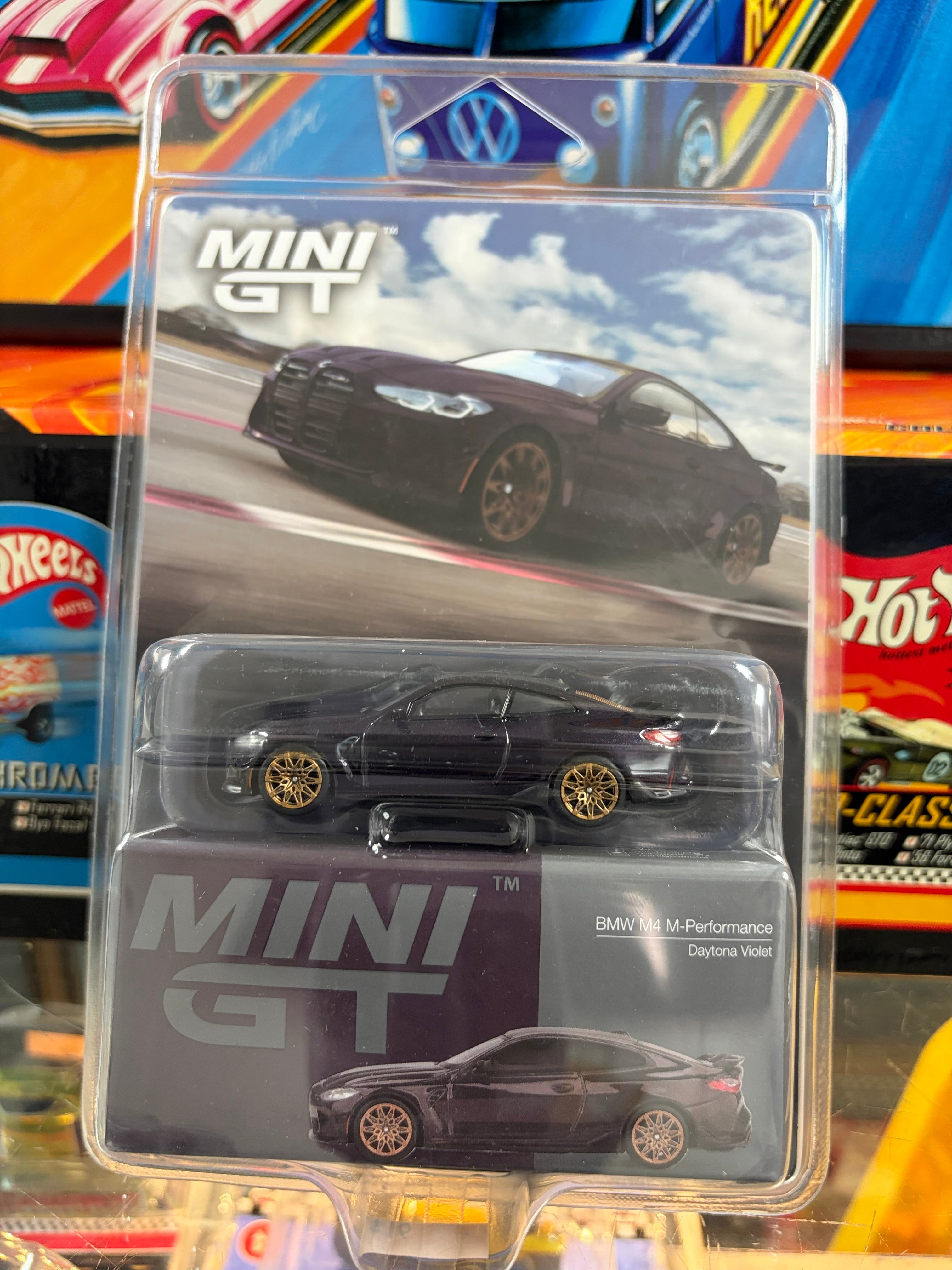 Mini GT #1112 BMW M4 M Performance – Daytona Violet
