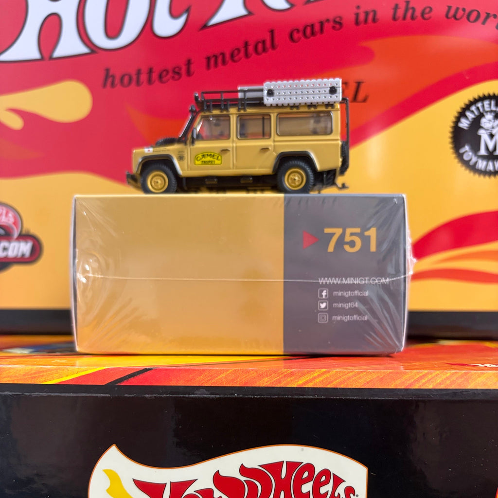 Mini GT #751 Land Rover Defender 110 Camel Trophy (RHD)
