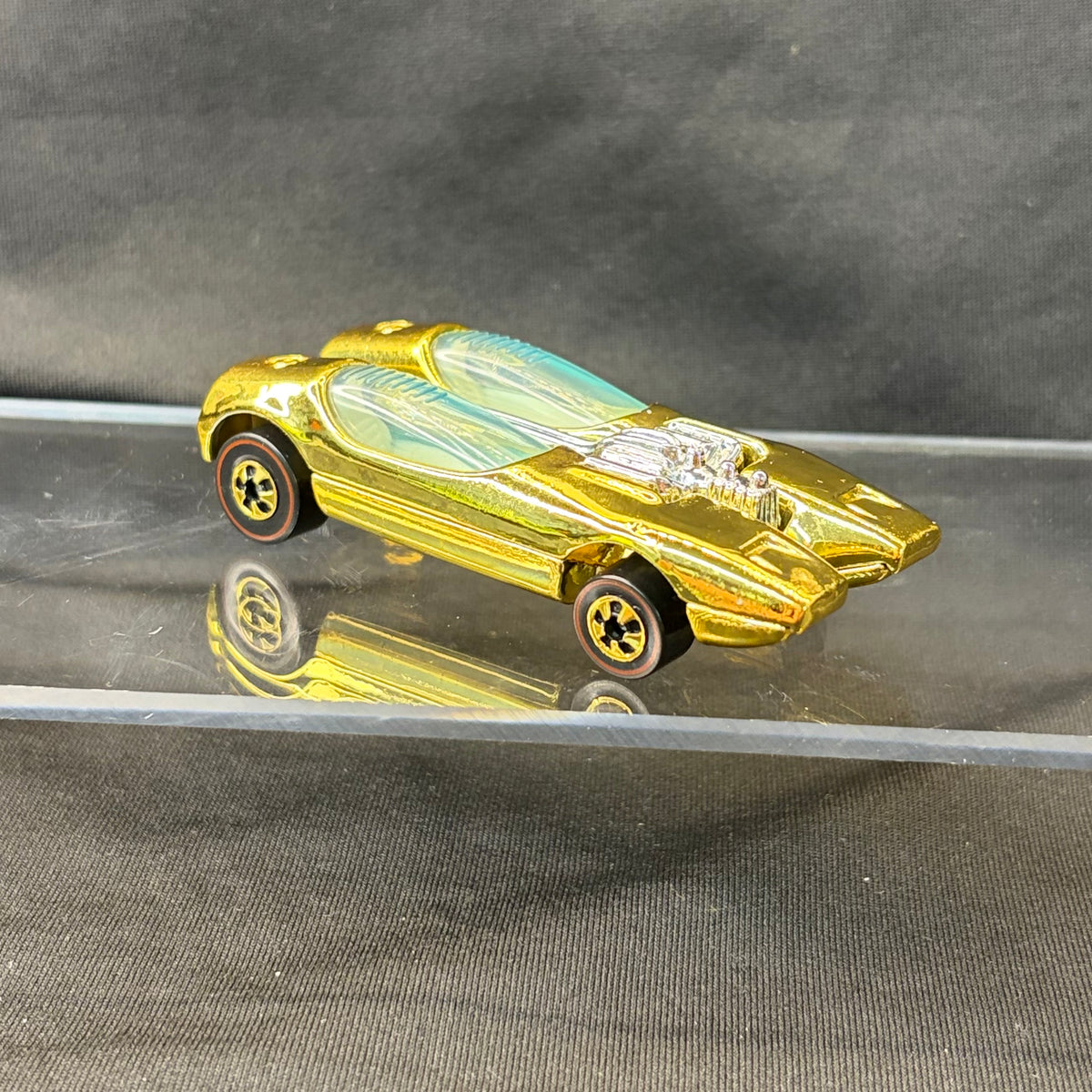 Hot Wheels FAO Schwarz Series 2 Gold Chrome Splittin' Image