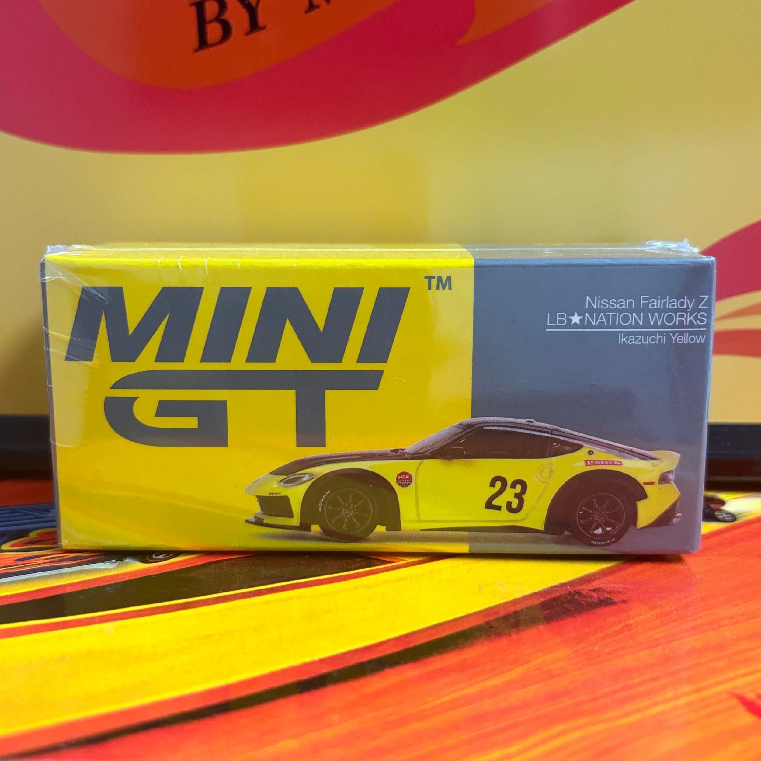 Mini GT #826 Nissan Z LB Nation Works (RHD)