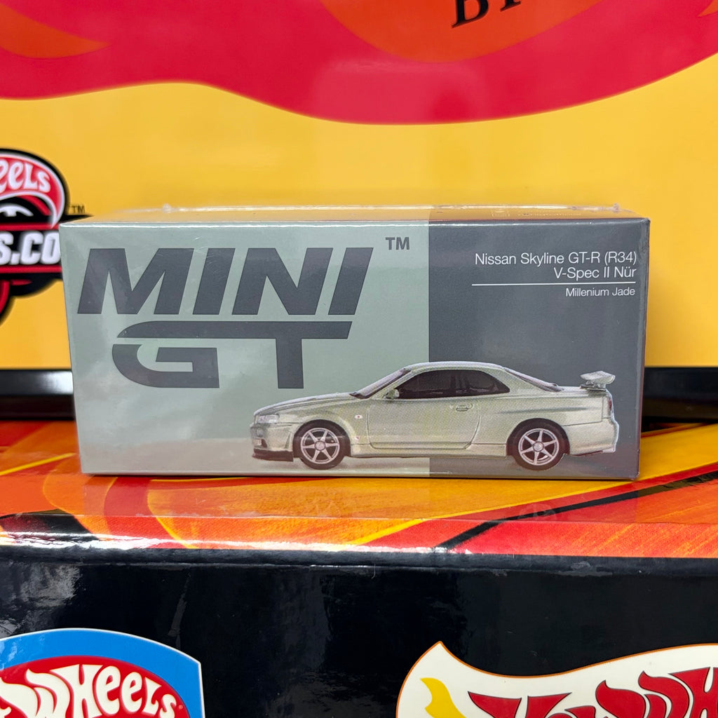 Mini GT #1003 Nissan Skyline GT-R (R34) V-Spec 2 Nur (RHD)