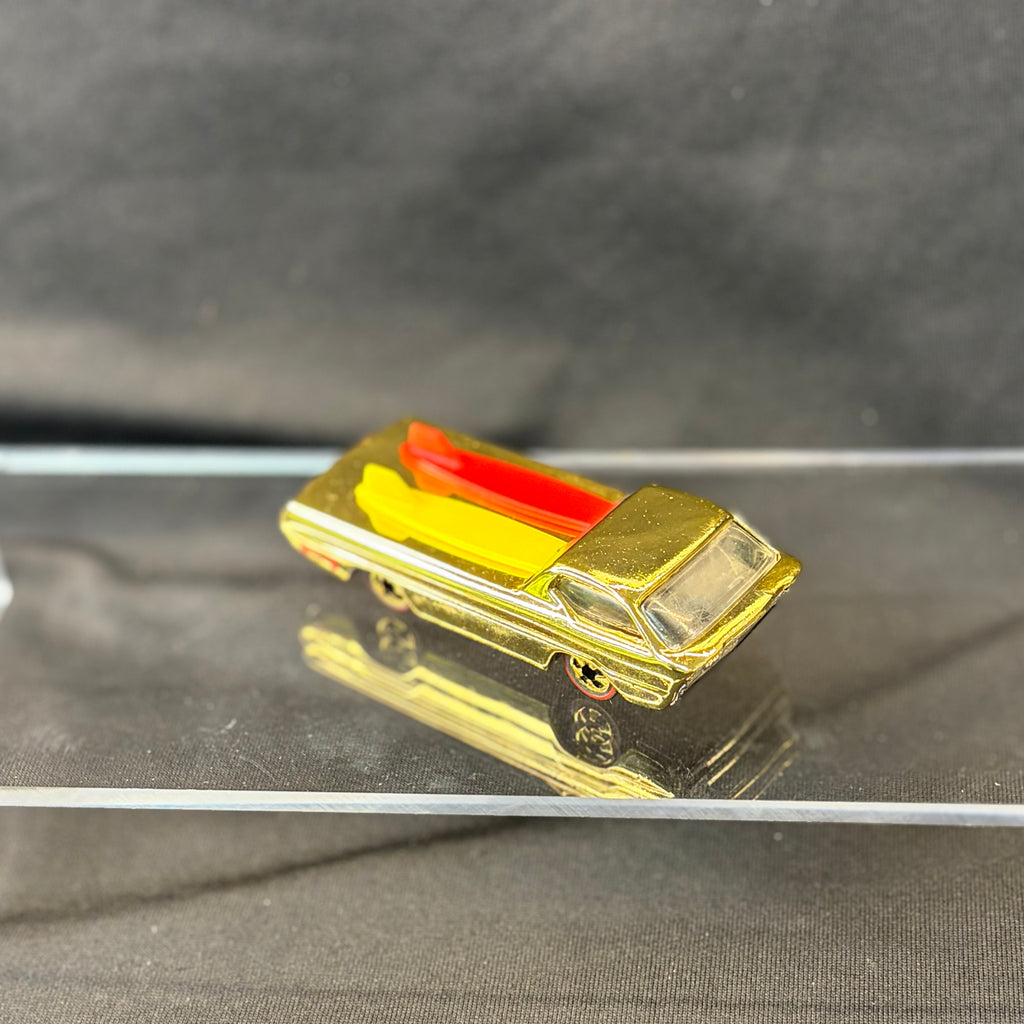 Hot Wheels Redline Deora – 1995 FAO Schwarz Gold Series II