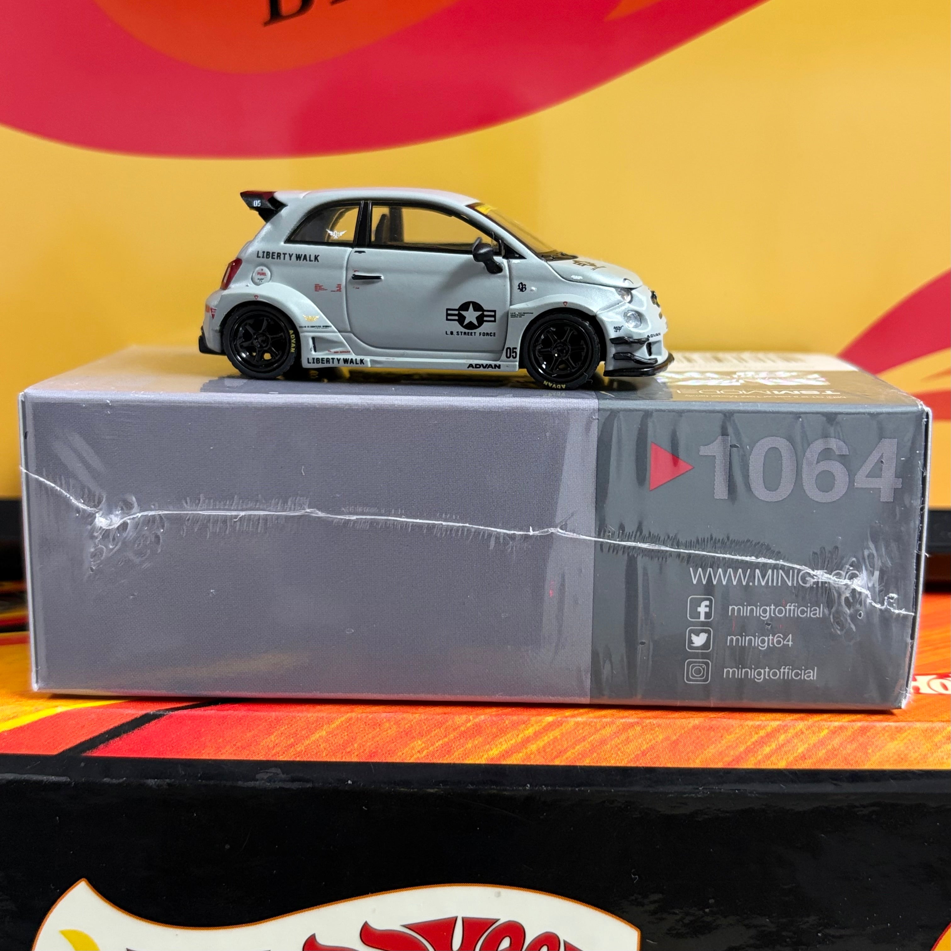 Mini GT #1064 Fiat Abarth 595 LB-Works x Abas Works Fighters (LHD)