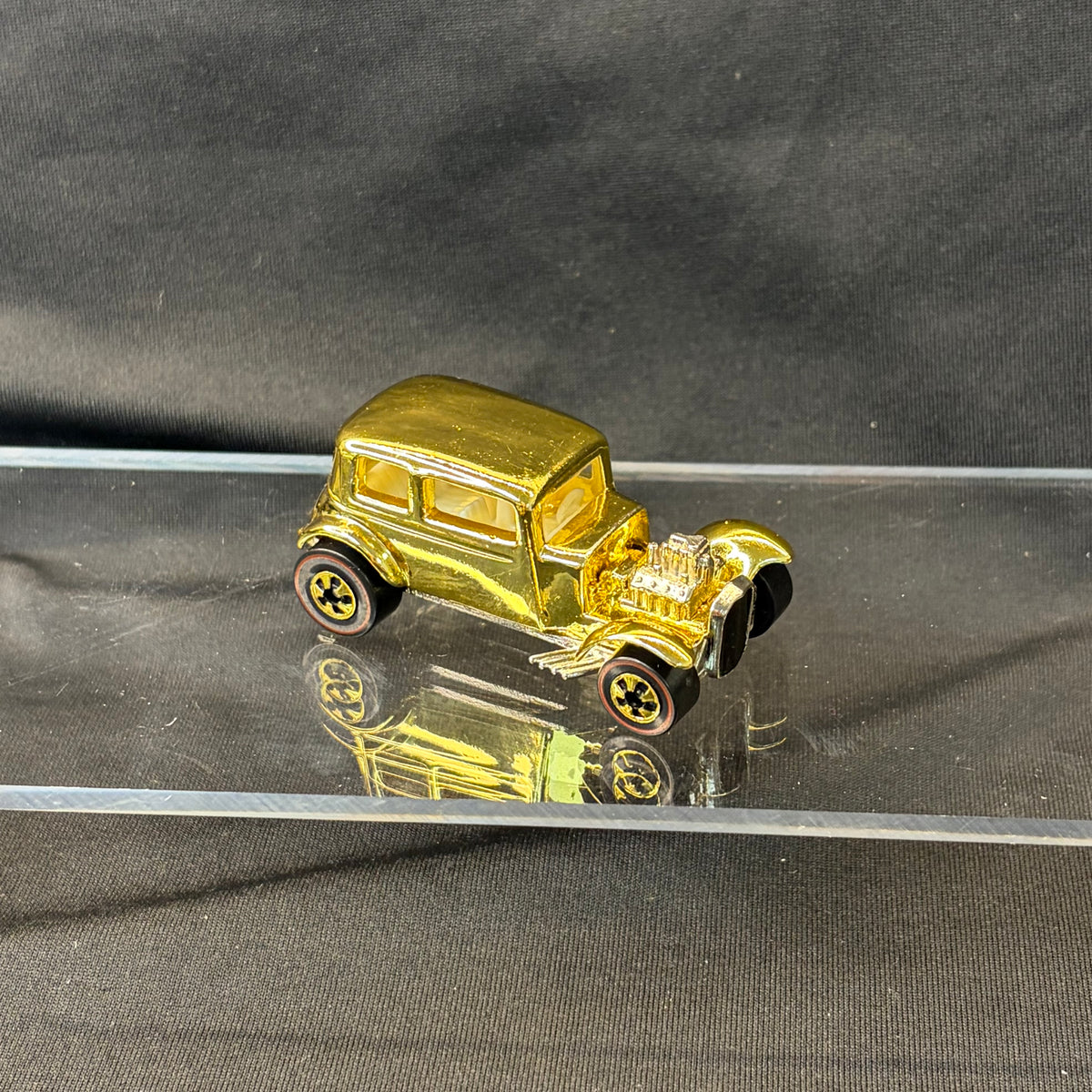 Hot Wheels Redline '32 Ford Vicky – 1995 FAO Schwarz Gold Series II