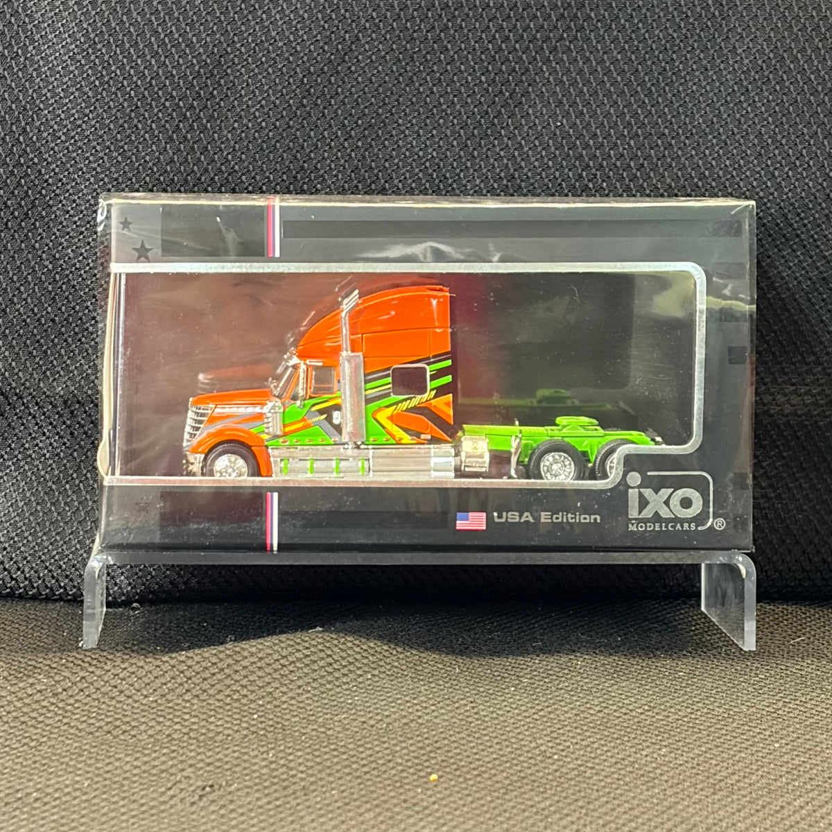 IXO Model 2010 International Lonestar - Orange and Green - USA Edition