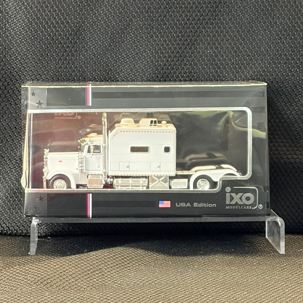 IXO Model 2002 Peterbilt 379 - White