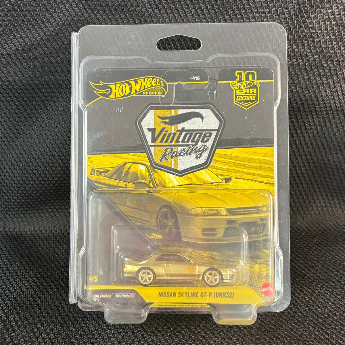 Hot Wheels Premium Vintage Racing Nissan Skyline GT-R CHASE