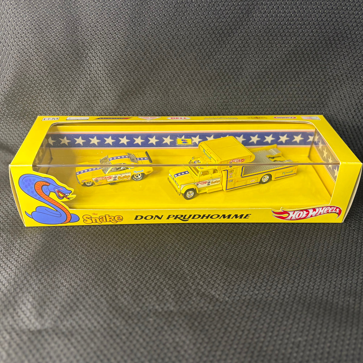 Hot Wheels 2011 "Snake" and "Mongoose" Carrier & Car Sets