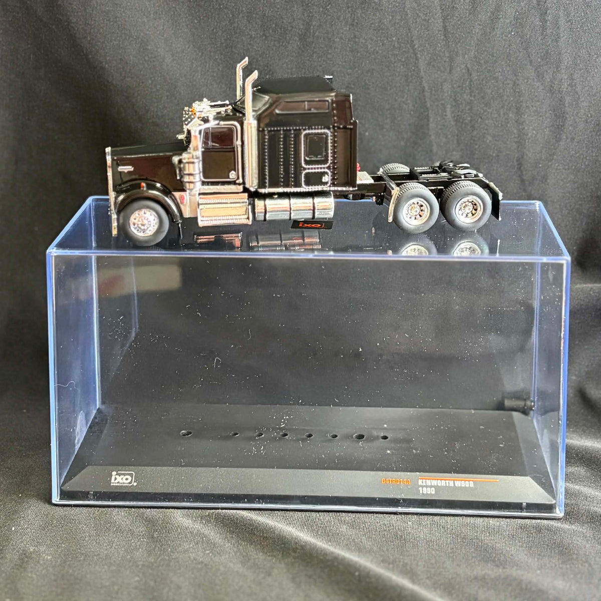 IXO 1990 Kenworth W900 - Black